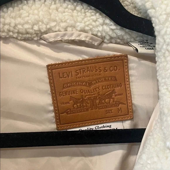 Levi's Cream Sherpa Jacket - Picture 2 of 4